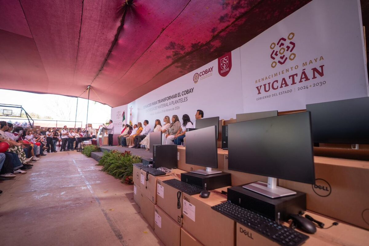 GOBIERNO ENTREGA NUEVO EQUIPAMIENTO ESCOLAR