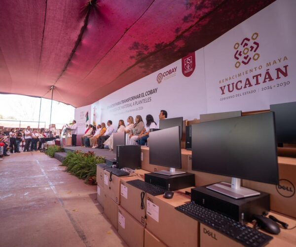 GOBIERNO ENTREGA NUEVO EQUIPAMIENTO ESCOLAR