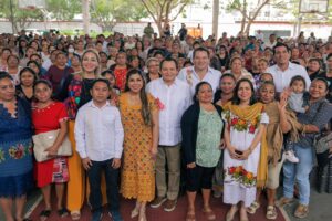 ARTESANOS Y ARTESANAS RECIBEN APOYOS EN SU DÍA