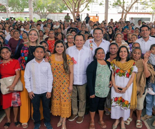 ARTESANOS Y ARTESANAS RECIBEN APOYOS EN SU DÍA