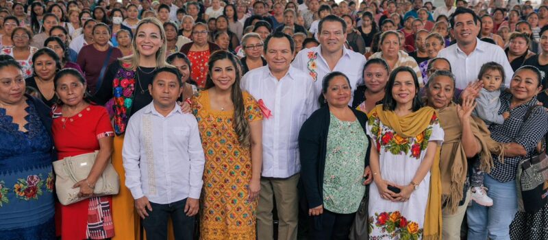 ARTESANOS Y ARTESANAS RECIBEN APOYOS EN SU DÍA