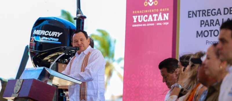 GOBERNADOR ENTREGA MOTORES FUERA DE BORDA