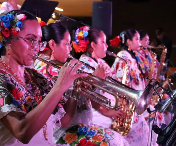 PIEL DE BARRO ORQUESTA INTEGRADA SOLO POR MUJERES