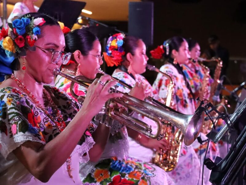 PIEL DE BARRO ORQUESTA INTEGRADA SOLO POR MUJERES