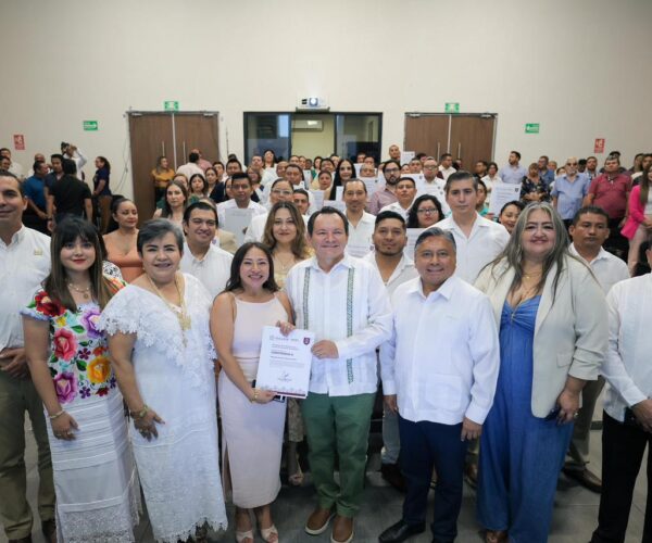 PERSONAL DE APOYO EDUCATIVO RECIBE PLAZAS LABORALES