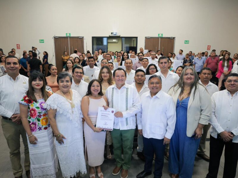 PERSONAL DE APOYO EDUCATIVO RECIBE PLAZAS LABORALES