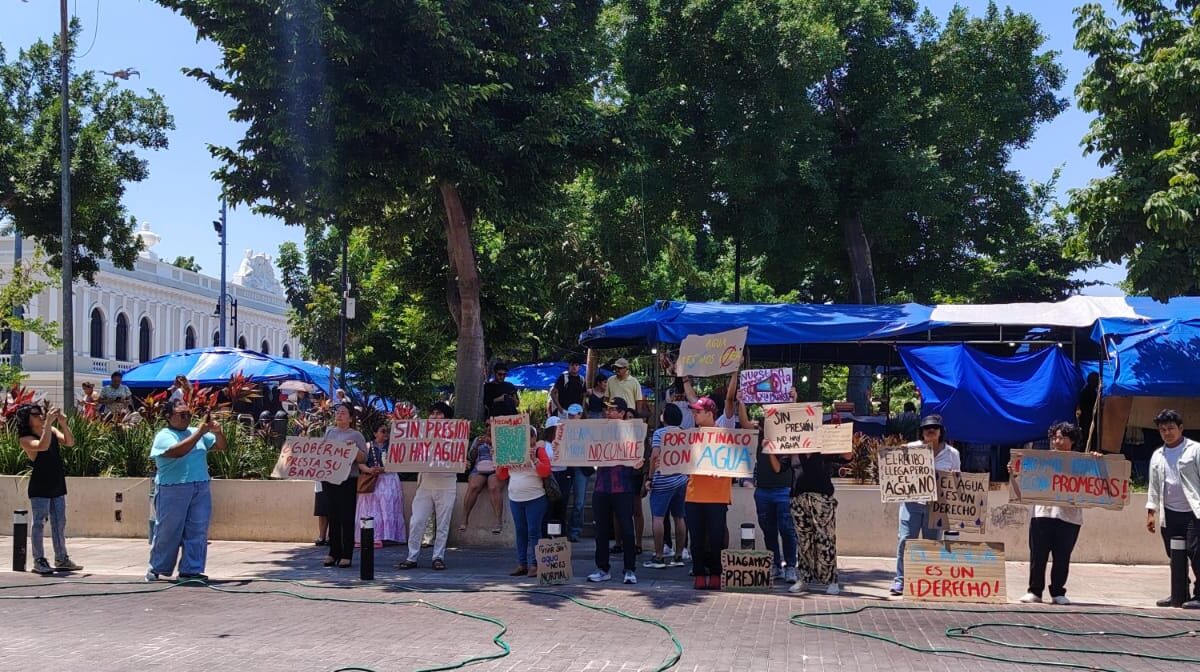 NO DEBEMOS PERO TAMPOCO TENEMOS AGUA EXCLAMAN VECINOS