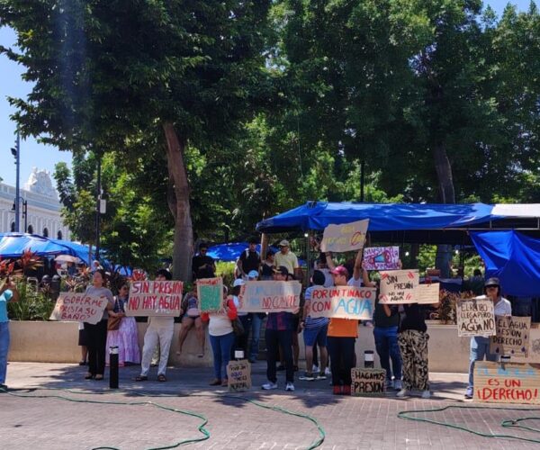 NO DEBEMOS PERO TAMPOCO TENEMOS AGUA EXCLAMAN VECINOS