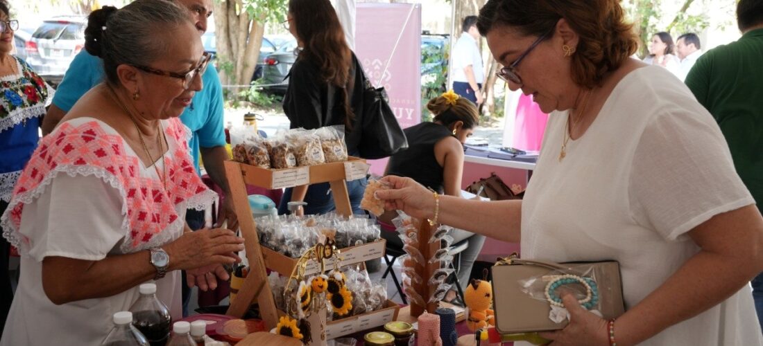 ARTESANAS DE TRES GENERACIONES EN LA SEXTA FERIA ARTESANAL