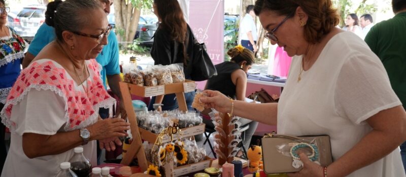 ARTESANAS DE TRES GENERACIONES EN LA SEXTA FERIA ARTESANAL
