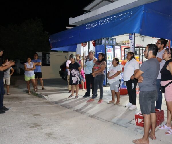 REGIDOR DE MORENA ATIENDE PETICIONES EN VILLAS CAUCEL