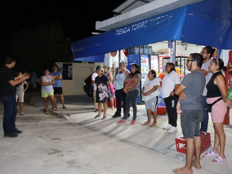 REGIDOR DE MORENA ATIENDE PETICIONES EN VILLAS CAUCEL