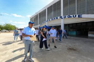CECI PATRÓN RECORRE EL MERCADO SAN ROQUE