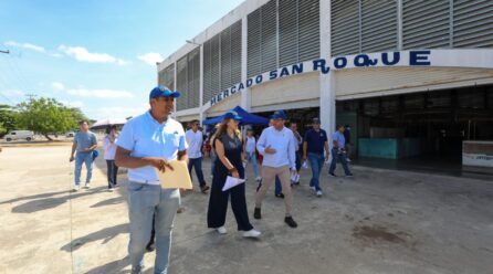 CECI PATRÓN RECORRE EL MERCADO SAN ROQUE