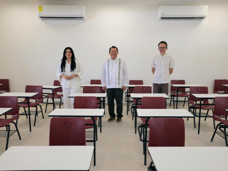 GOBERNADOR INAUGURÓ CINCO AULAS EQUIPADAS