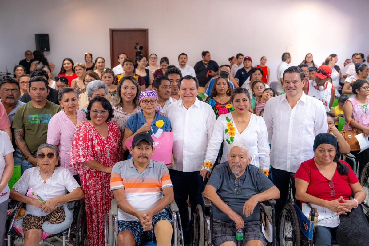 GOBIERNO ENTREGA KITS DE SEGUIMIENTO PARA PRÓTESIS DE SENO