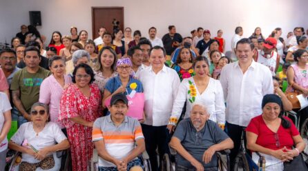 GOBIERNO ENTREGA KITS DE SEGUIMIENTO PARA PRÓTESIS DE SENO