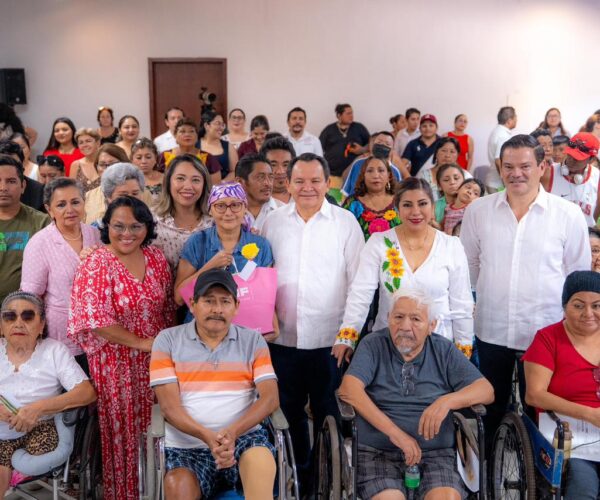 GOBIERNO ENTREGA KITS DE SEGUIMIENTO PARA PRÓTESIS DE SENO