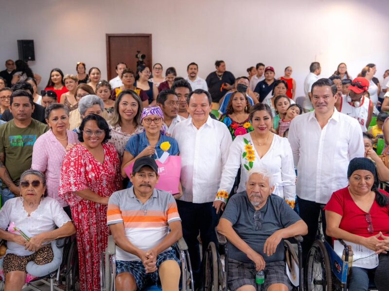 GOBIERNO ENTREGA KITS DE SEGUIMIENTO PARA PRÓTESIS DE SENO