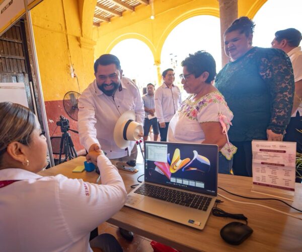 GOBIERNO ACERCA TRÁMITES Y SERVICIOS A LA POBLACIÓN