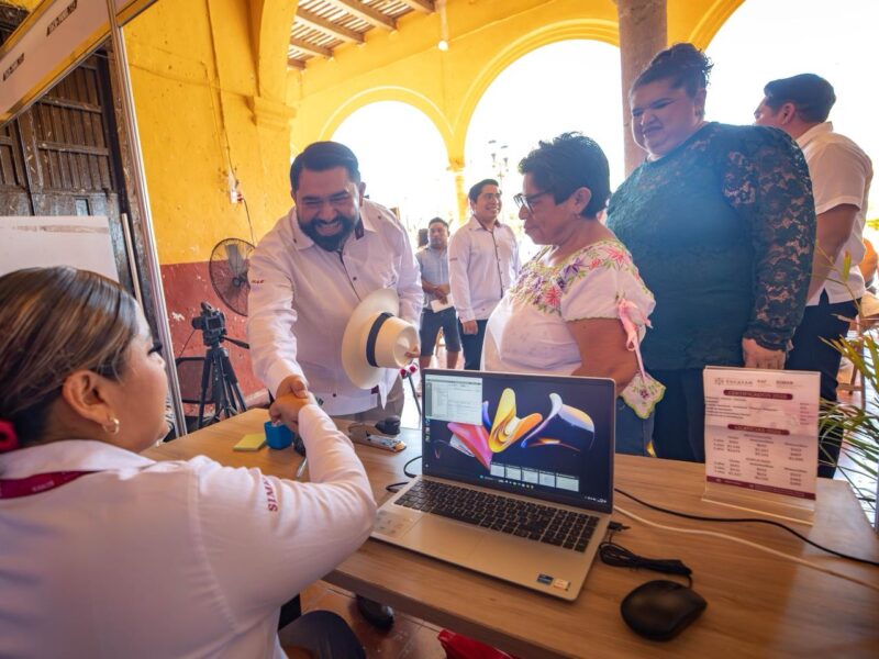 GOBIERNO ACERCA TRÁMITES Y SERVICIOS A LA POBLACIÓN