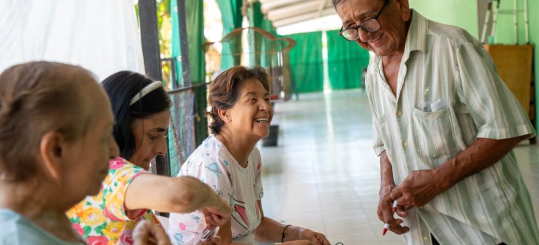 DIF YUCATÁN ENTREGA LENTES PARA ADULTOS MAYORES