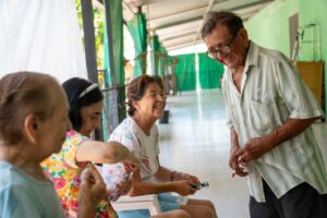 DIF YUCATÁN ENTREGA LENTES PARA ADULTOS MAYORES