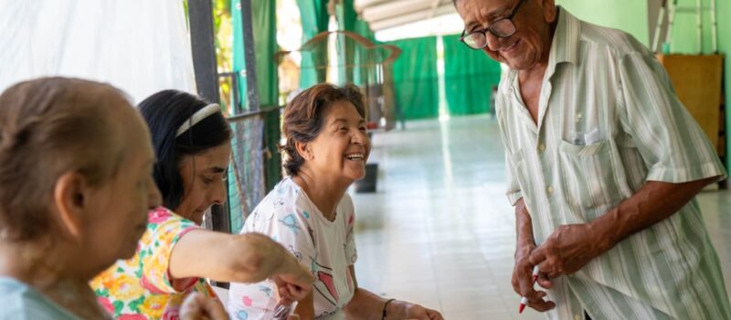 DIF YUCATÁN ENTREGA LENTES PARA ADULTOS MAYORES