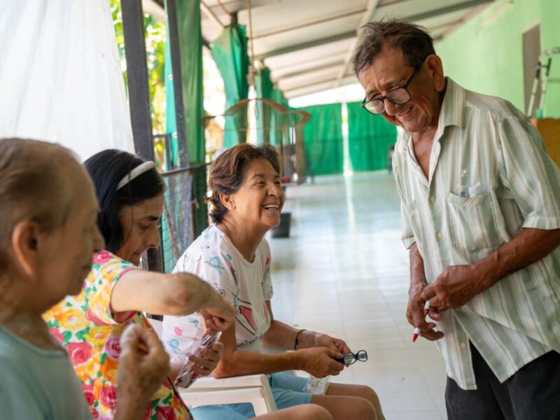 DIF YUCATÁN ENTREGA LENTES PARA ADULTOS MAYORES