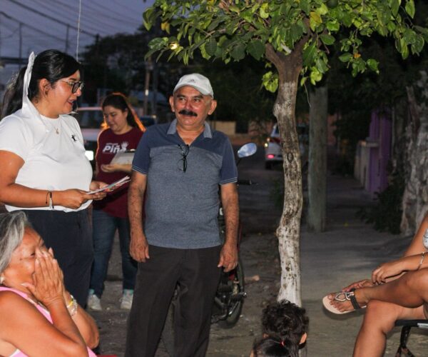 GEORGINA PIÑA RECORRE CASA POR CASA