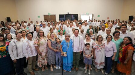GOBERNADOR ENTREGA PREMIO PÓSTUMO A MAESTRO DISTINGUIDO