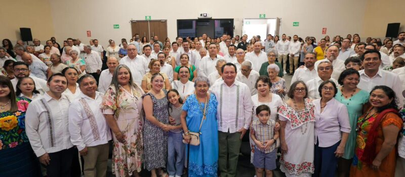 GOBERNADOR ENTREGA PREMIO PÓSTUMO A MAESTRO DISTINGUIDO