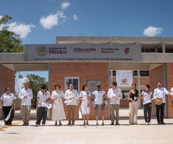 CLAUDIA SHEINBAUM Y JOAQUÍN DÍAZ INAUGURAN EL CBTIS 305