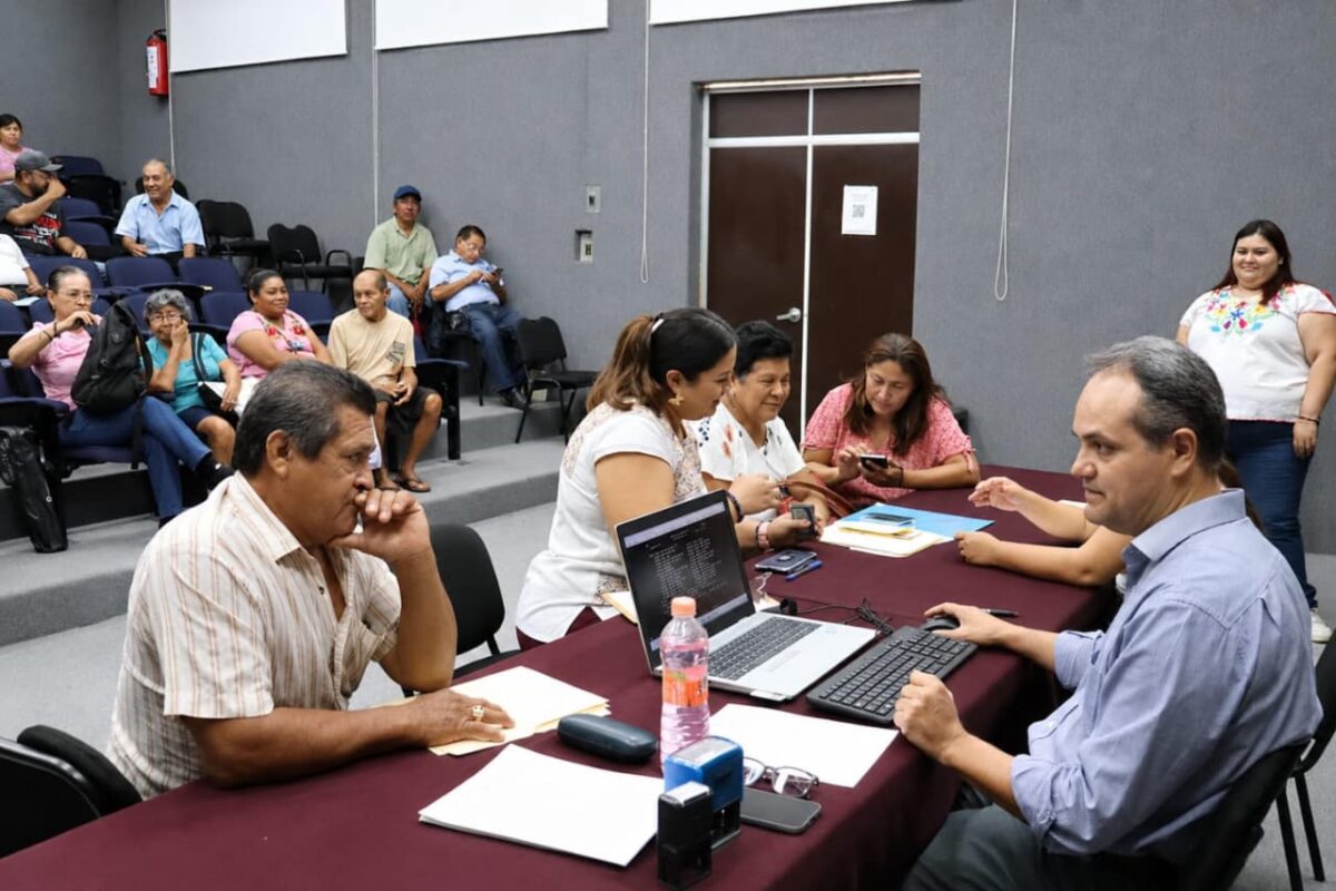 EX TRABAJADORES DE EE.UU. RECIBEN ORIENTACIÓN