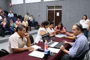 EX TRABAJADORES DE EE.UU. RECIBEN ORIENTACIÓN