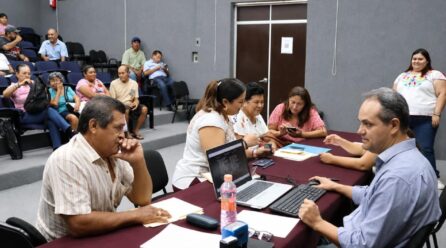 EX TRABAJADORES DE EE.UU. RECIBEN ORIENTACIÓN