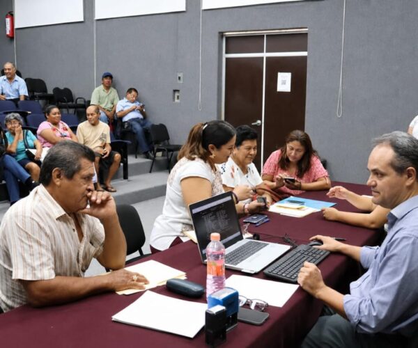 EX TRABAJADORES DE EE.UU. RECIBEN ORIENTACIÓN