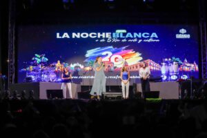 LA VÍSPERA DE LA NOCHE BLANCA COMENZÓ A BRILLAR