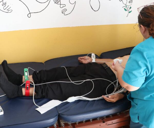 PARA ACERCAR SERVICIOS MÉDICOS ACCESIBLES Y DE CALIDAD