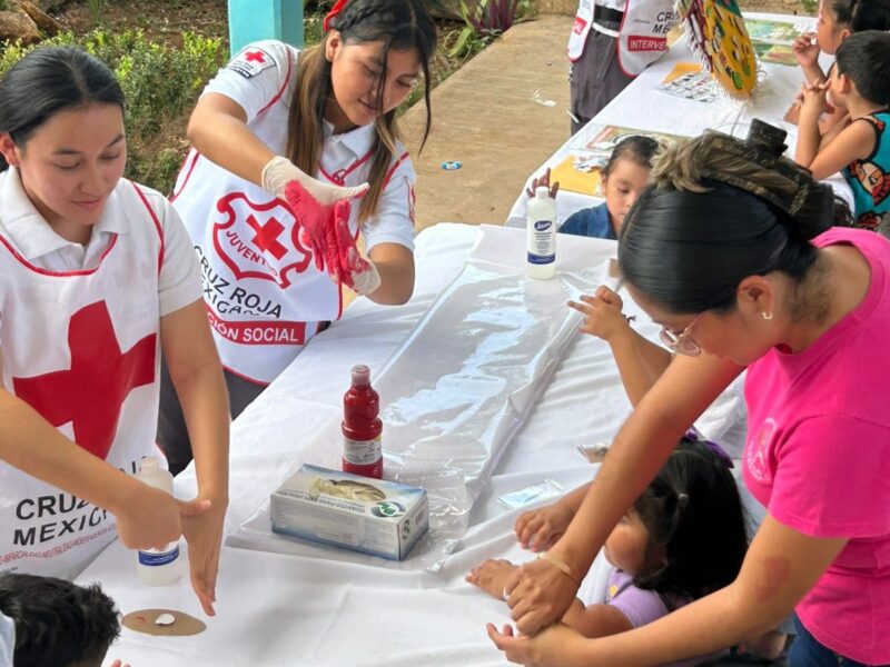 JUVENTUDES CRUZ ROJA LLEVA  FERIA DE LA ALEGRÍA Y SALUD