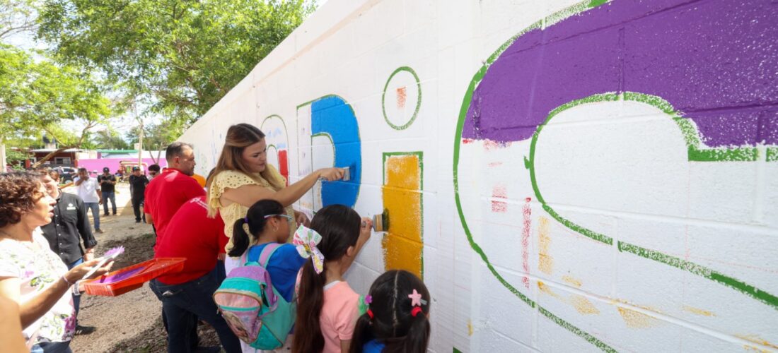 CECI PATRÓN INAUGURÓ BARRIO LAPIS