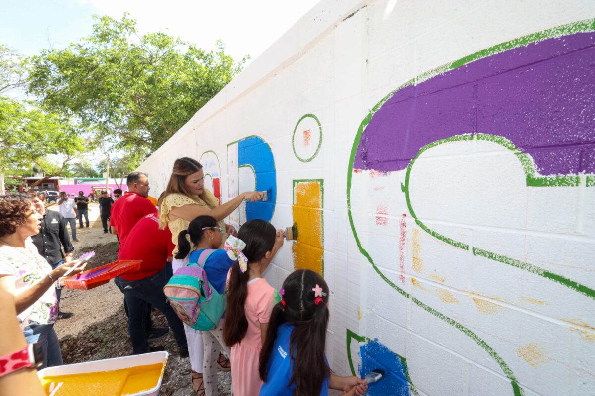 CECI PATRÓN INAUGURÓ BARRIO LAPIS