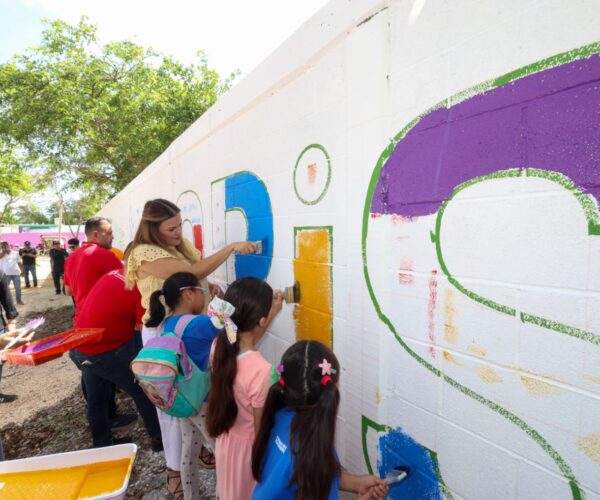 CECI PATRÓN INAUGURÓ BARRIO LAPIS