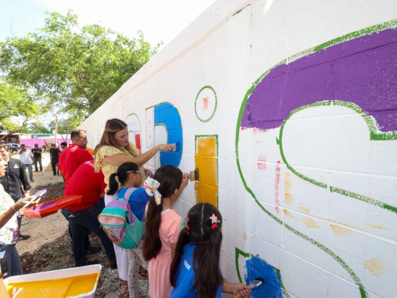 CECI PATRÓN INAUGURÓ BARRIO LAPIS