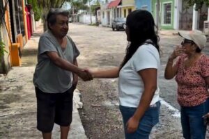 REGIDORA BRINDA APOYO A ADULTOS MAYORES
