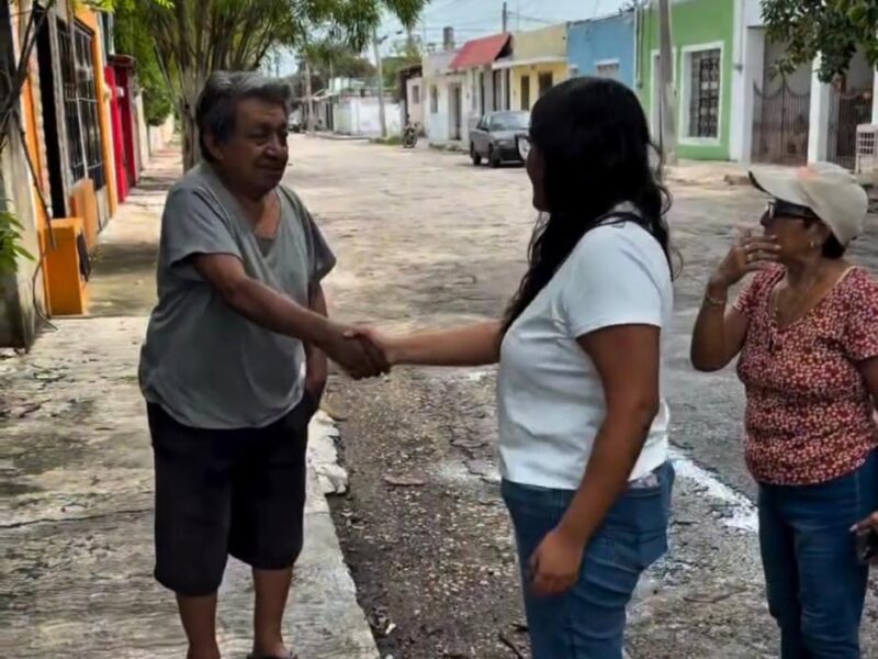 REGIDORA BRINDA APOYO A ADULTOS MAYORES
