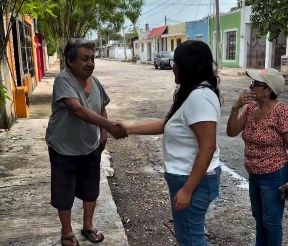 REGIDORA BRINDA APOYO A ADULTOS MAYORES