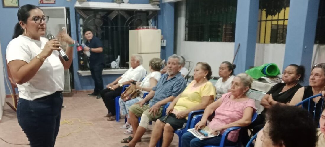REGIDORA VISITA A VECINOS DE DIVERSAS COLONIAS