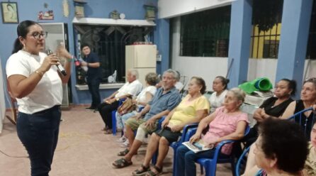 REGIDORA VISITA A VECINOS DE DIVERSAS COLONIAS
