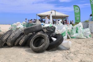 REALIZAN JORNADA DE LIMPIEZA EN LA COSTA